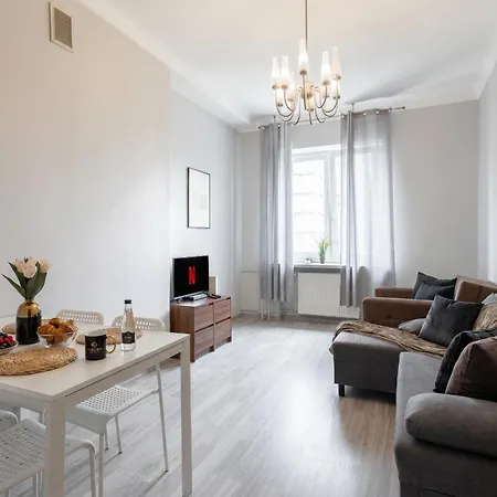 Golden Apartments Warsaw - Comfortable 2-Bedroom in City Center, Marszałkowska-3