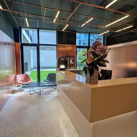 Modern 2-Rm Apt With Red Light Therapy Panel-3