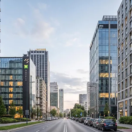Golden Skyline Suites - Mennica Residence - Panoramic City View-3