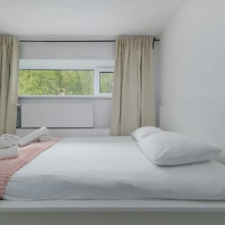 Quiet Apartment Near The Park, Metro, Centre, Wi-Fi - By Hik Apartments-2