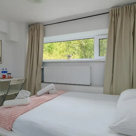 Quiet Apartment Near The Park, Metro, Centre, Wi-Fi - By Hik Apartments-3