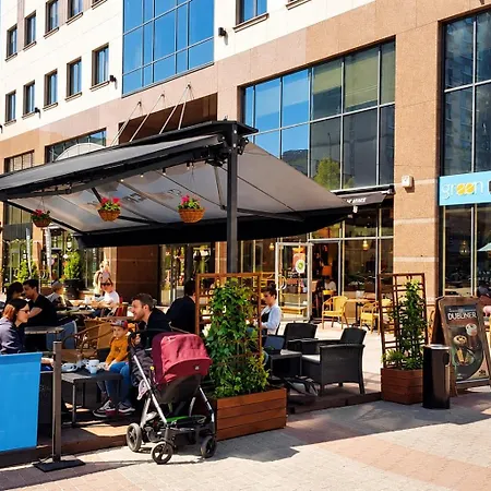 Rondo Onz Metro, Krochmalna 32A Street-2