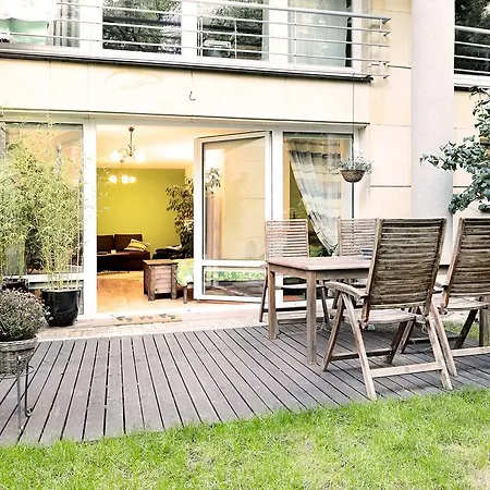 Lovely Garden Flat Near Royal Park-2