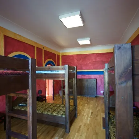 El Hostel-3
