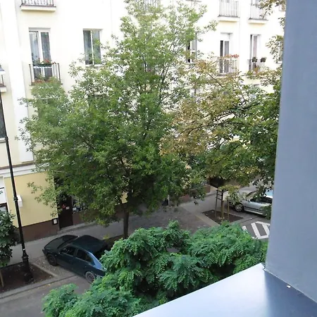 Klimatyczna kawalerka w centrum Warszawy-3