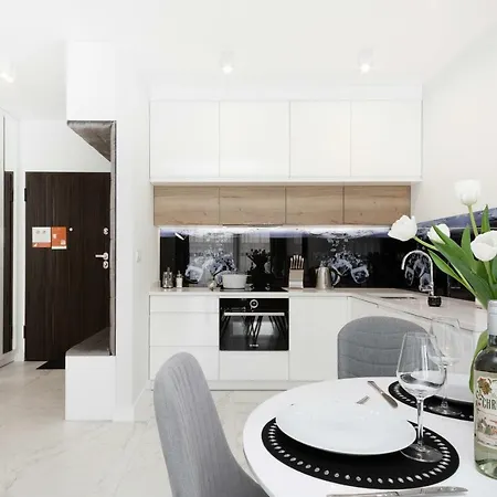 Apartments Warsaw Przyokopowa by Renters-2