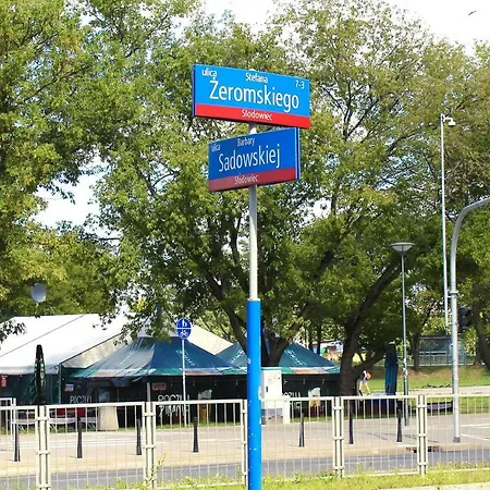 Apartamenty Metro Słodowiec, free parking Żeromskiego 1 CMKP- 5 min-2