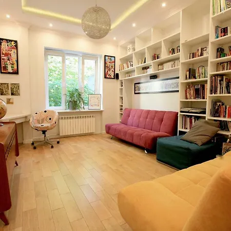 Warsaw Concierge Traveller's Nest Wspólna-2