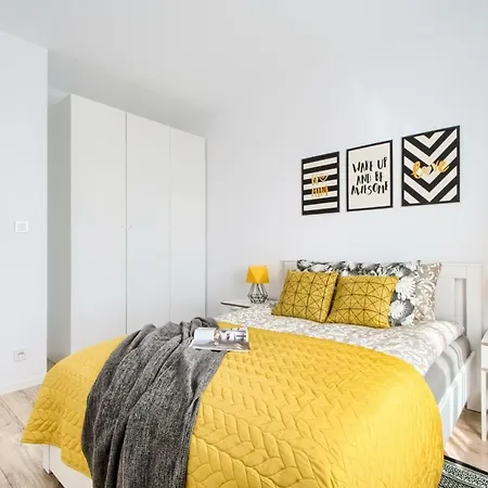 M&R Apartament Airport&Business Premium Komputerowa - Underground Garage - Free Wifi - Netflix - Self Check-In - 5 Min From Chopin Airport-3