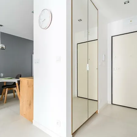 M&R Apartament Airport&Business Deluxe Cybernetyki 17 - Underground Garage - Free Wifi - Netflix - Air Conditioning - Self Check-In, Close By Chopin Airport-3