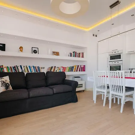 Modern Apartment Across The Ponds By Bookinghost-2