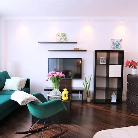 Stylish And Spacious By Cooee Apartments-3