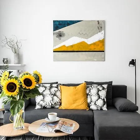 M&R Apartament Airport&Business Premium Komputerowa - Underground Garage - Free Wifi - Netflix - Self Check-In - 5 Min From Chopin Airport-2