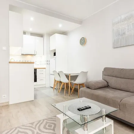 Galeria Rondo Wiatraczna Apartments-2