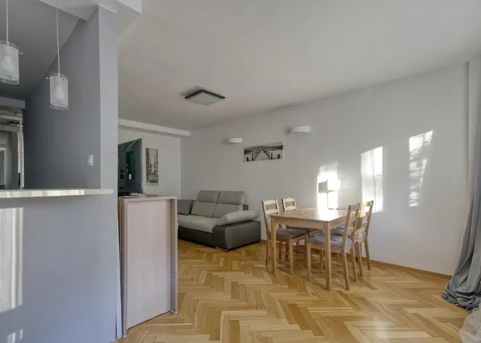Aleja 3 Maja 7B By Homeprime Warszawa, Polska