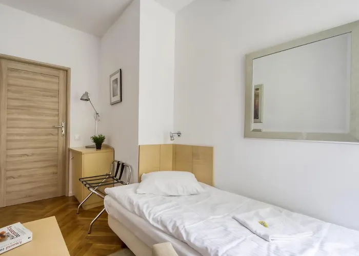 404 Rooms Obrzezna Mokotow Варшава, Польща