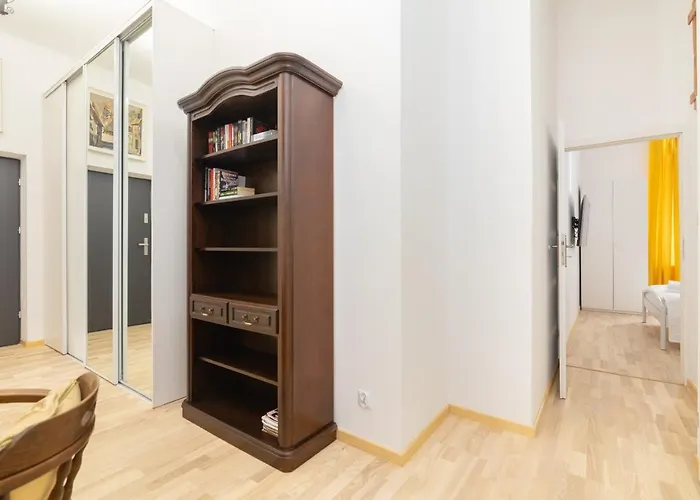 Metro Politechnika Vintage Apartment By Bookinghost Варшава, Польща