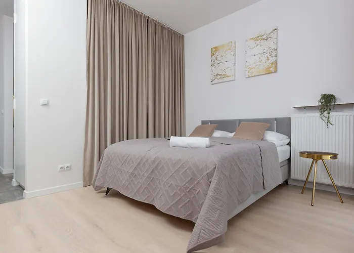 Golden Apartment Ursynow By Noclegi Renters Варшава, Польща