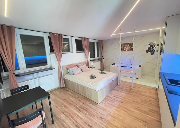 YOURAPART JACUZZI przy ZAMKU KRÓLEWSKIM Warszawa, Polska