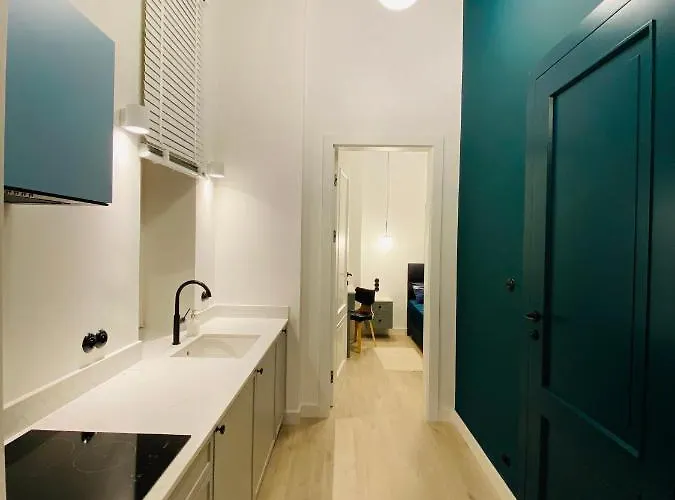 1 Bedroom Apartment 3 Minute Walk To Wilenska Metro Warszawa, Polska