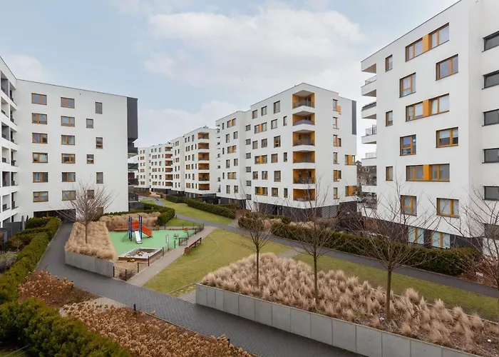 Kolorowy Gocław Apartment by Renters