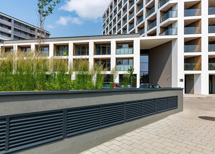 Warsaw Praga Kokoryczki Apartments with Parking by Noclegi Renters, Polska