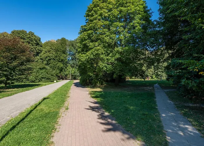 Batorego 220 - 450m stacja metra Pola Mokotowskie, 800m Biblioteka Narodowa - 20m piękny park Pola Mokotowskie - 800m do SGH - Wifi - Smart TV - Good Apartments Warszawa, Polska