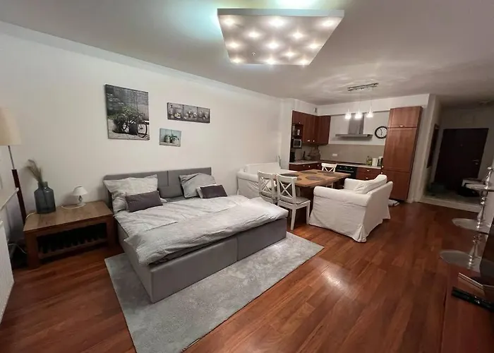 Beautiful Ground Floor Apartment In Warszawa, Polska