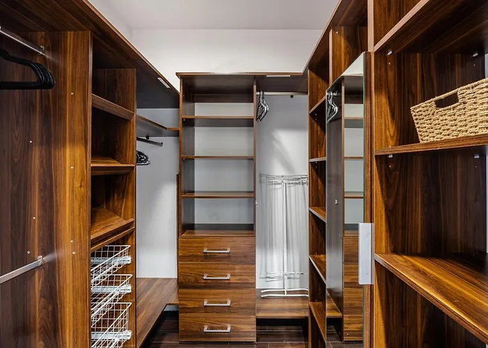 Spacious Studio Ac View Pokorna 2 Parking Варшава, Польща
