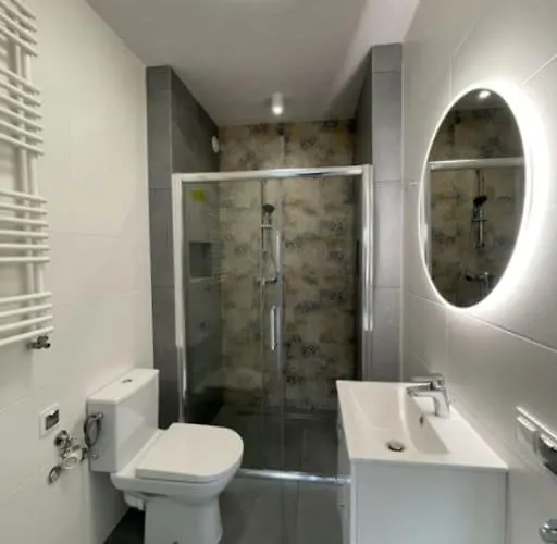 Apartament Sloneczny Kamienica Grochow With Free Parking Варшава, Польща