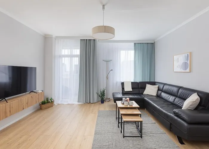 Ecru Spacious Modern Apartment With City Skyline View Wwa13 Warszawa, Polska