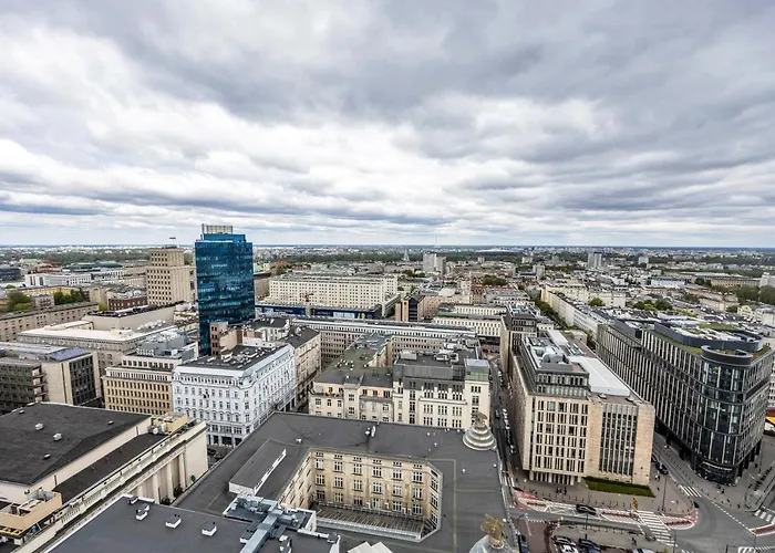 23Rd Floor 3Br Apt With Views Of Warszawa, Polska