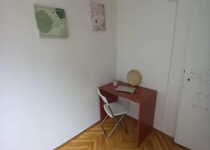 Regem Pokoje Zlota Варшава, Польща