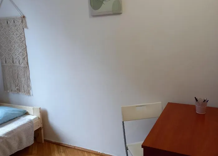 Regem Pokoje Złota Warszawa, Polska