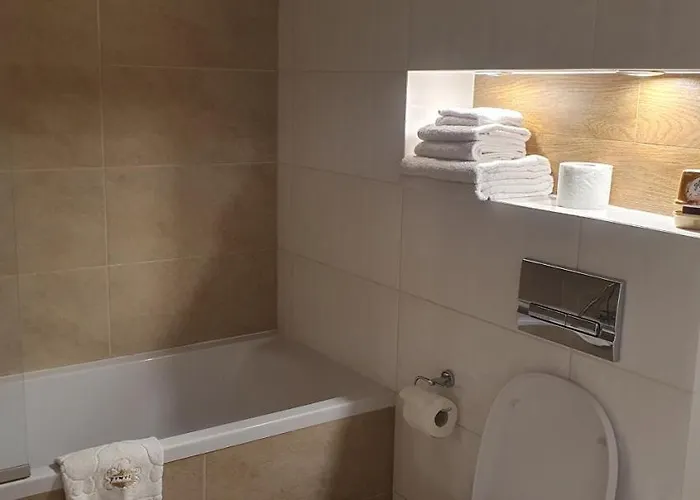 Apartament Varsovia 403, Polska