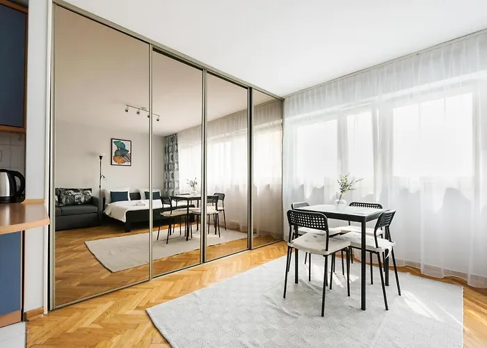 Uniwersytet Medyczny Park Studio Warszawa, Polska
