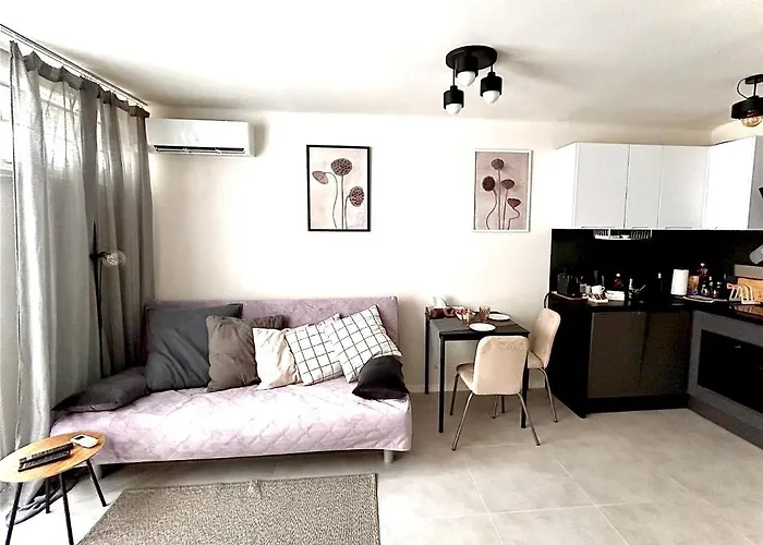 Sky Apartment Comfy Suite Pereca Varsavia, Polonia