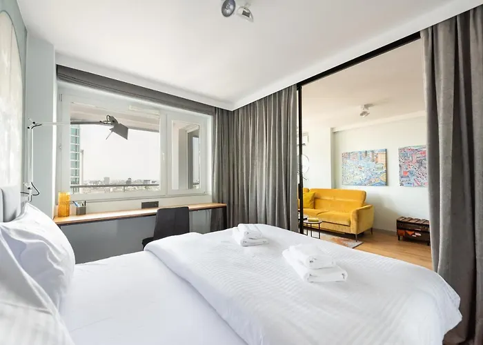 Central Panorama Apartment Chmielna 35 By Bookinghost Warszawa, Polska
