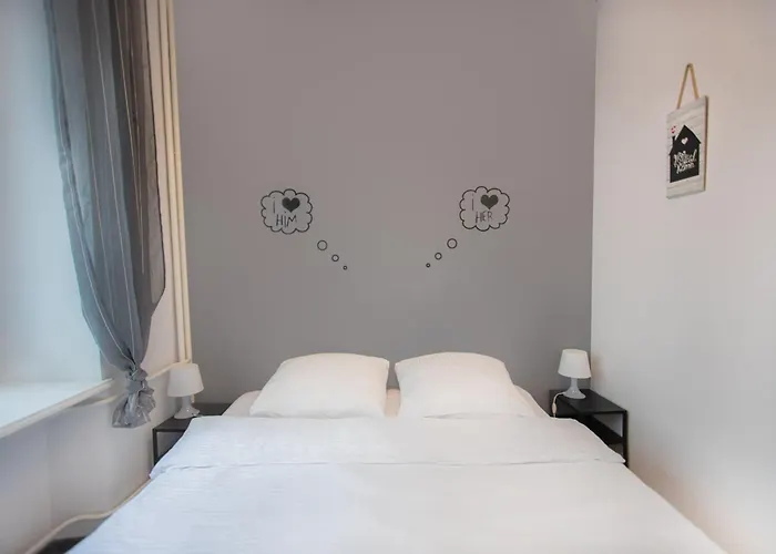Poznanska Apartment. Great Location. City Center Warszawa, Polska