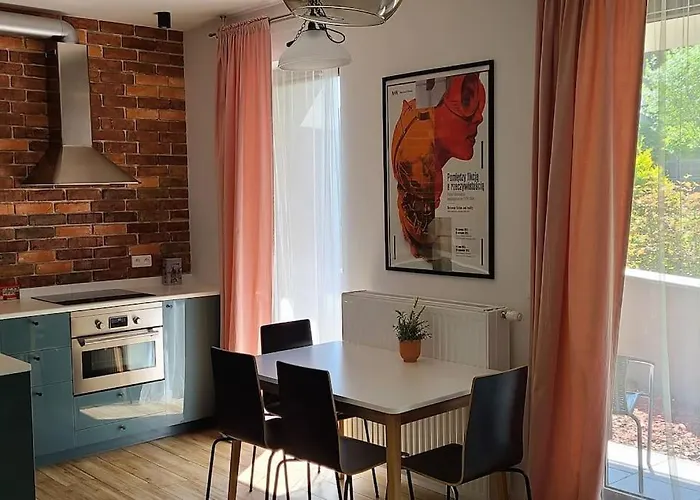 Lovely One-Bedroom Condo With Patio Free Parking Варшава, Польща
