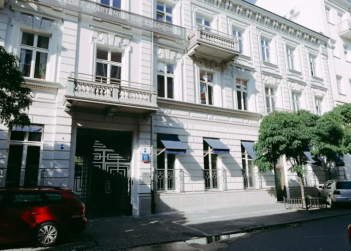 French Touch: romantyczny apartament w kamienicy Warszawa, Polska