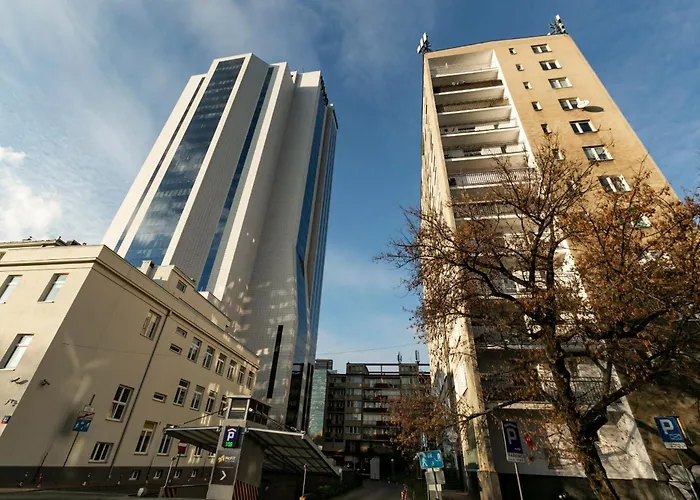 Nowogrodzka 78 - Apartament dla 4 osób - 200m od Szpitala Klinicznego na Lindleya - 1km do Dworca Centralnego - Wifi - Smart TV 45 cali