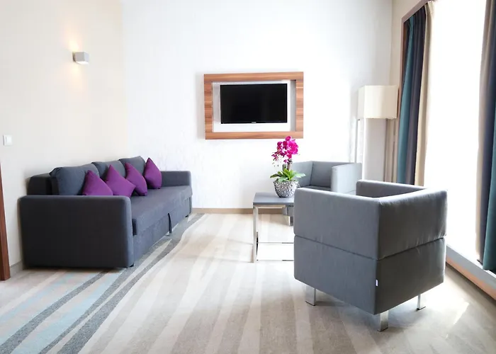 Warsaw Plaza Hotel, Polska
