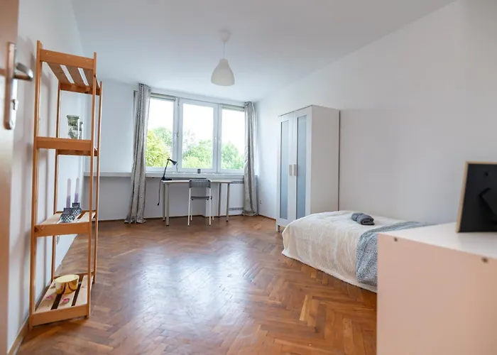 Regem Pokoje Nowogrodzka Варшава, Польща