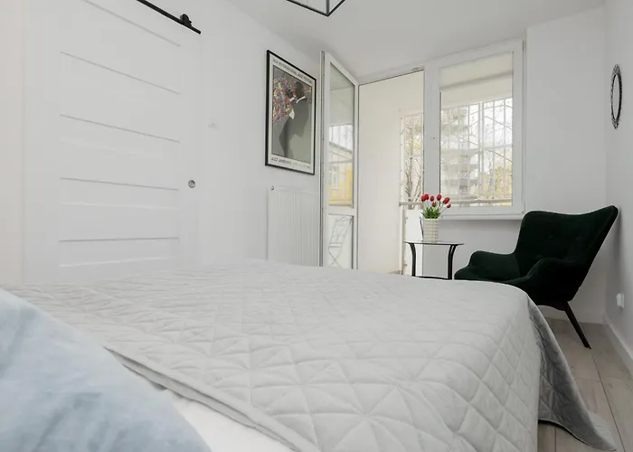 Schillera Apartments Warsaw by Noclegi Renters, Polska