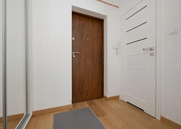 Charming Apartment For 4 People Located 650 M From The Old Town Of Warsaw By Noclegi Renters, Polska