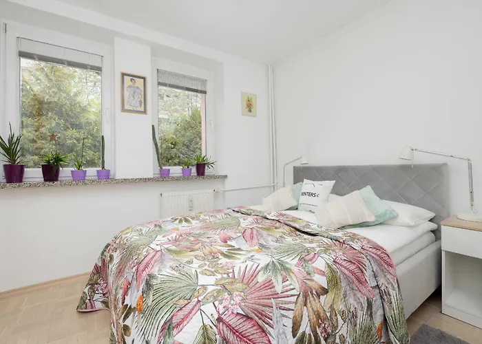 Okopowa Rodzinny Apartament z Balkonem Warszawa by Noclegi Renters, Polska