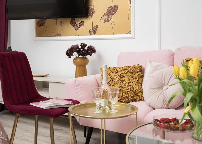 Pink Elephant 2X1Br Studio In Historic Tenement House 1 Km From Warsaw Central, Польща