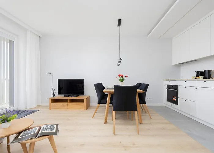 Stacja Wola Nowoczesny Apartament z Balkonem i Parkingiem Warszawa by Noclegi Renters, Polska