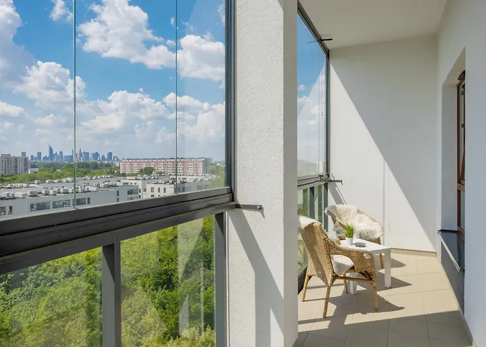 Nowoczesny Apartament z Parkingiem na Pradze Południe w Warszawie by Noclegi Renters Warszawa, Polska
